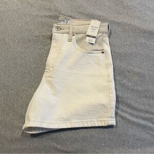 ✨Final price drop✨ BNWT Abercrombie White Denim Shorts
